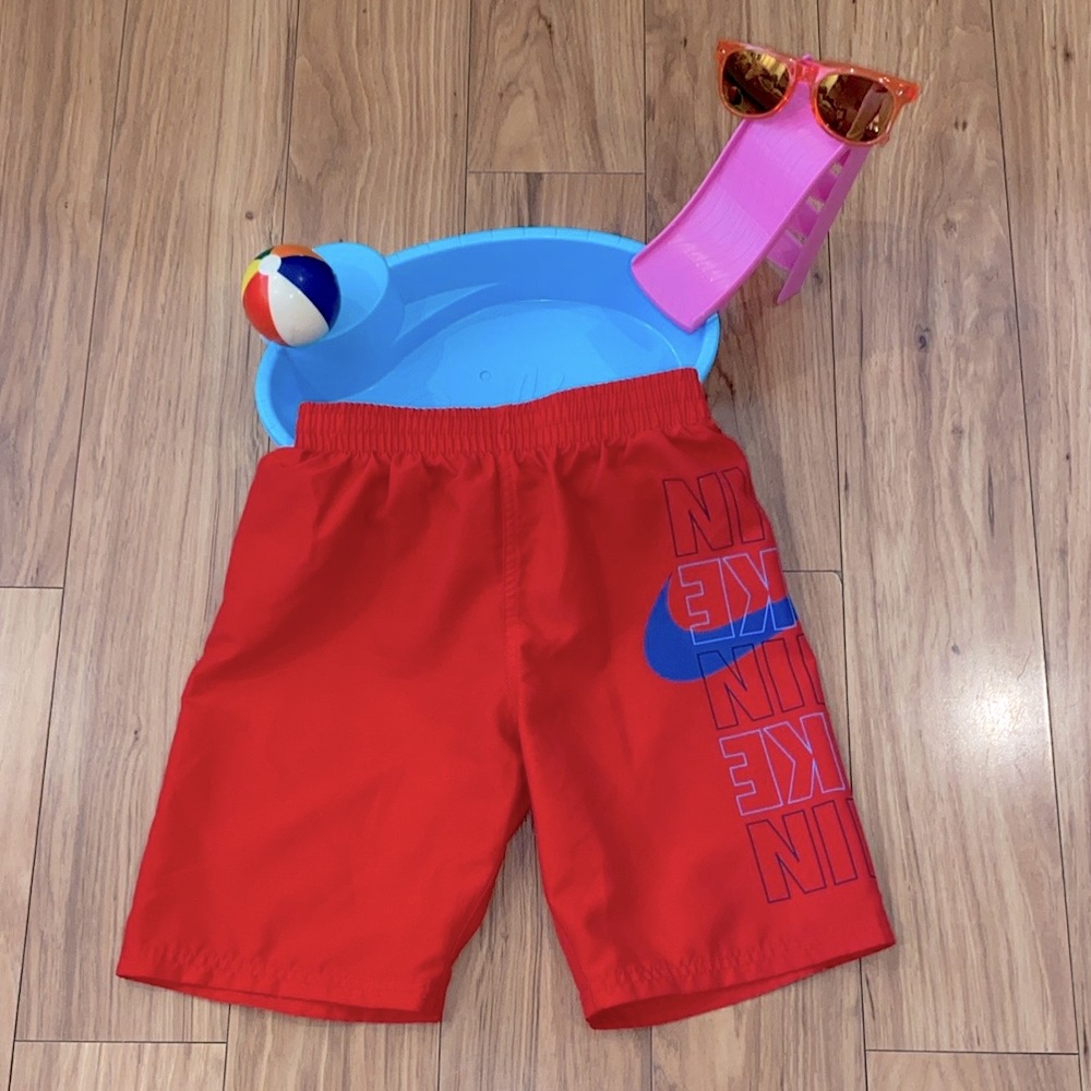 Nike Block Logo Breaker 8" Swim Trunks (Big Kids) Size S in Red & Royal Blue